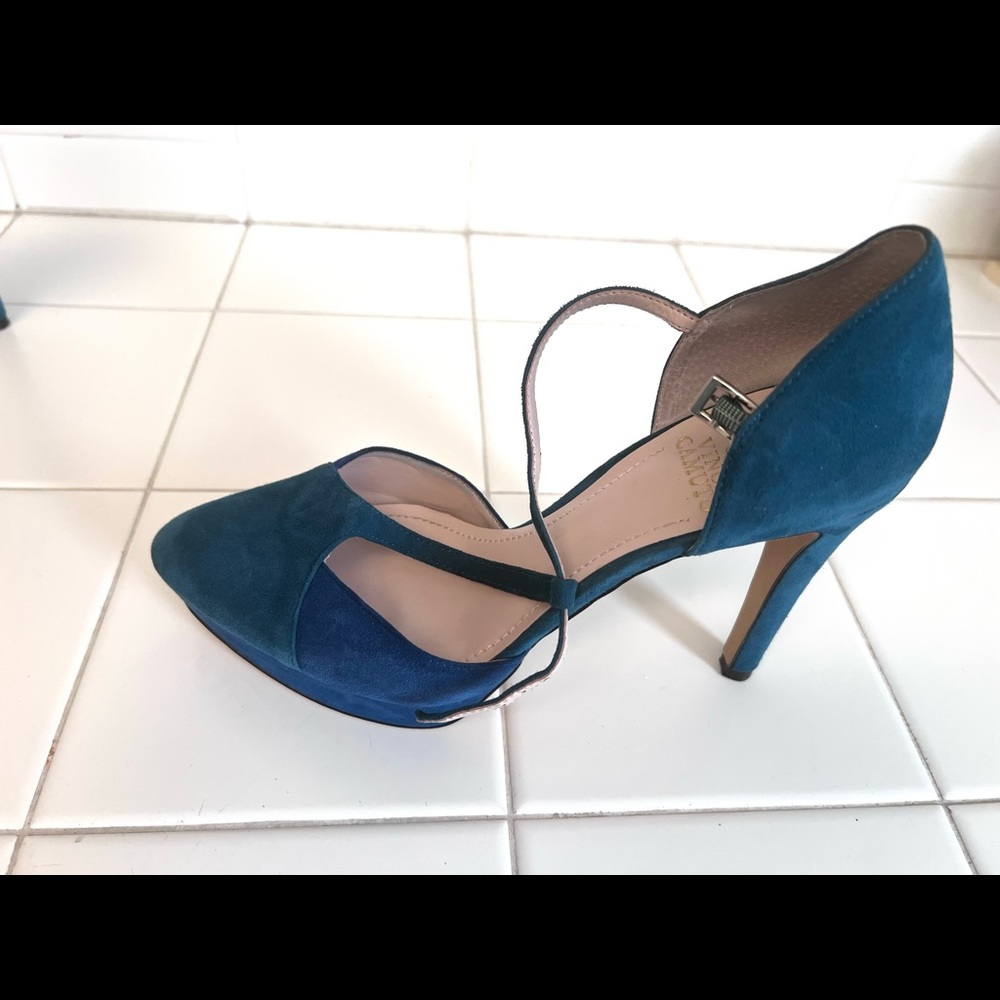 Beautiful Vince Camuto heels.